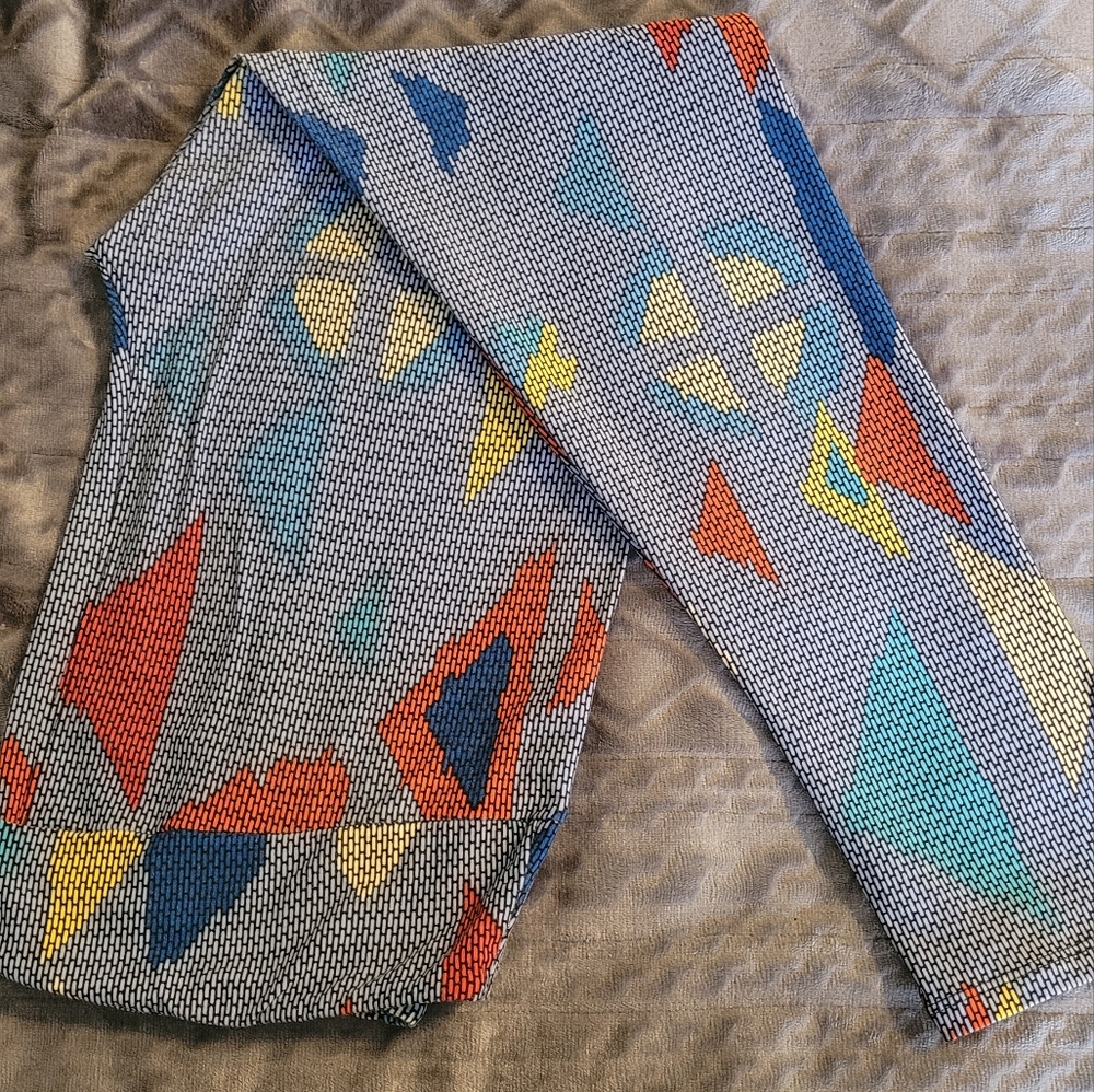 EUC Vintage LuLaRoe Buttery Soft Leggings size: TC Geometric blue yellow red